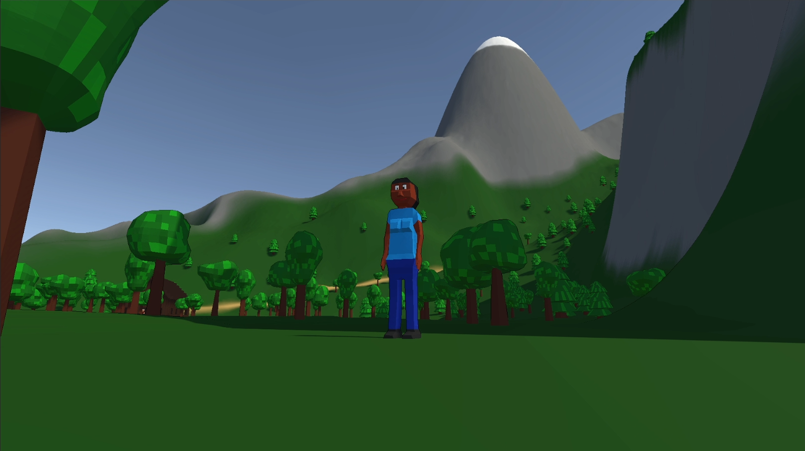Screenshot: Spieler steht im Wald, Berg im Hintergrund